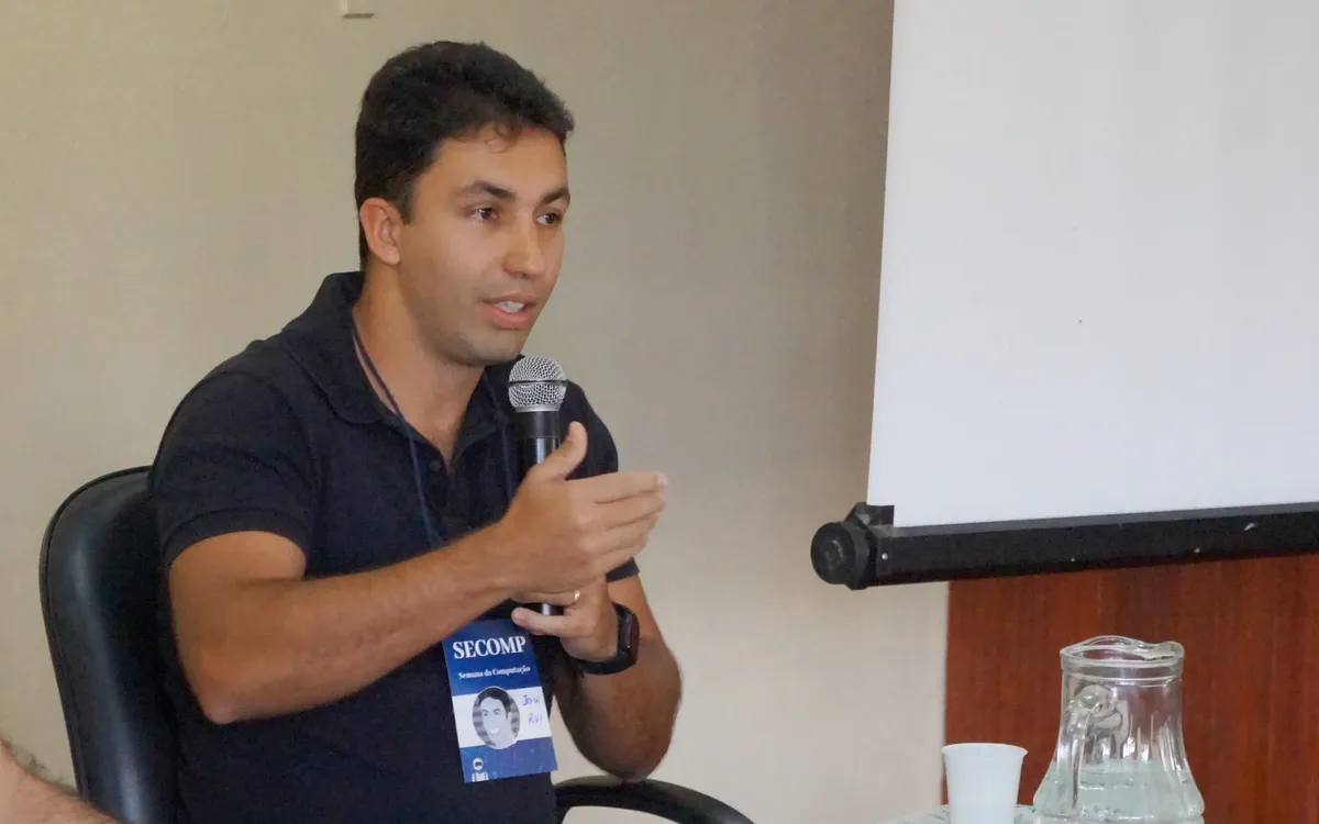 Prof. José Rui falando na Semana da Computação (SECOMP)
